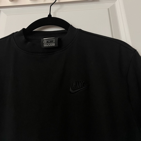 Nike Sportswear Cropped Tee - size small - Picture 2 of 2